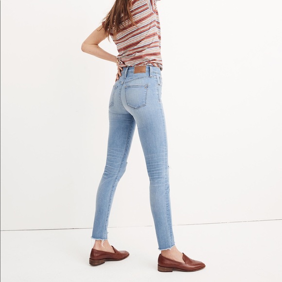 9" High-Rise Skinny Jeans in Ontario Wash: Distressed-Hem Edition - Picture 2 of 14